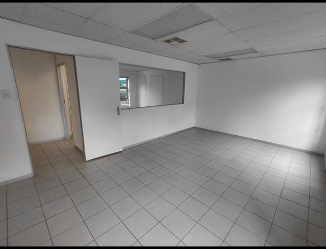 70M² OFFICE TO LET IN FOURWAYS